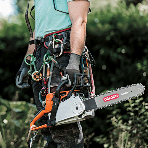 Man holding chainsaw with SpeedCut Guide Bar